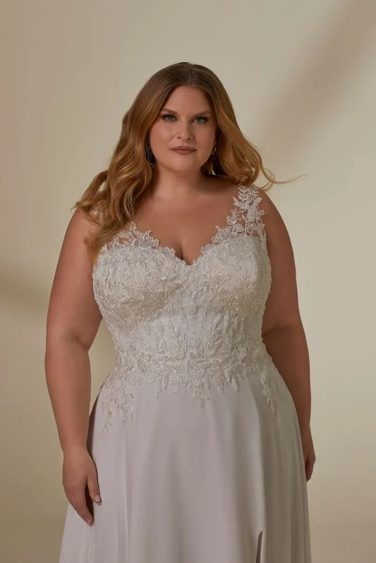 Mori Lee 3396 Lianne Front Slit Lace Bodice Plus Size Wedding Gown 4 Mori Lee 3396 Lianne Front Slit Lace Bodice Plus Size Wedding Gown - Image 4