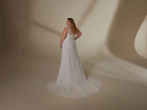 Mori Lee 3396 Lianne Front Slit Lace Bodice Plus Size Wedding Gown 6 Mori Lee 3396 Lianne Front Slit Lace Bodice Plus Size Wedding Gown - Image 6